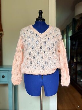 Vintage Delicate Peach Openwork V-Neck Sweater from Hong-Kong